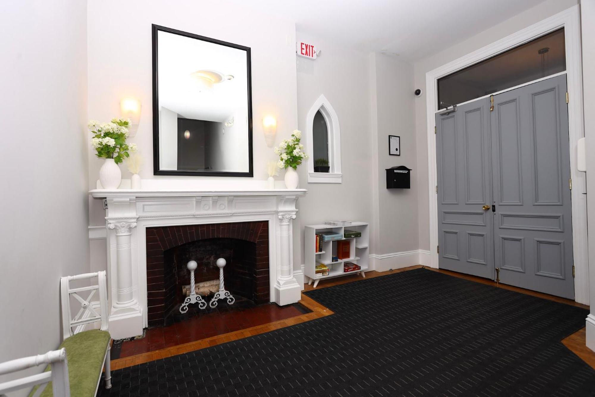 Stylish Newbury Street Studio, #2 Бостон Екстер'єр фото